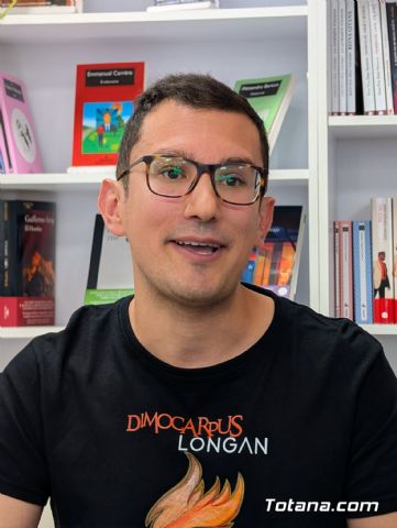 Eloy Cern presenta en Totana sus libros Pnica granatum y Dimocarpus longan - 5