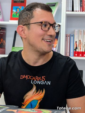 Eloy Cern presenta en Totana sus libros Pnica granatum y Dimocarpus longan - 11