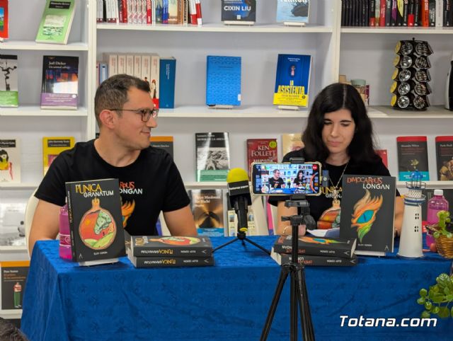 Eloy Cern presenta en Totana sus libros Pnica granatum y Dimocarpus longan - 14