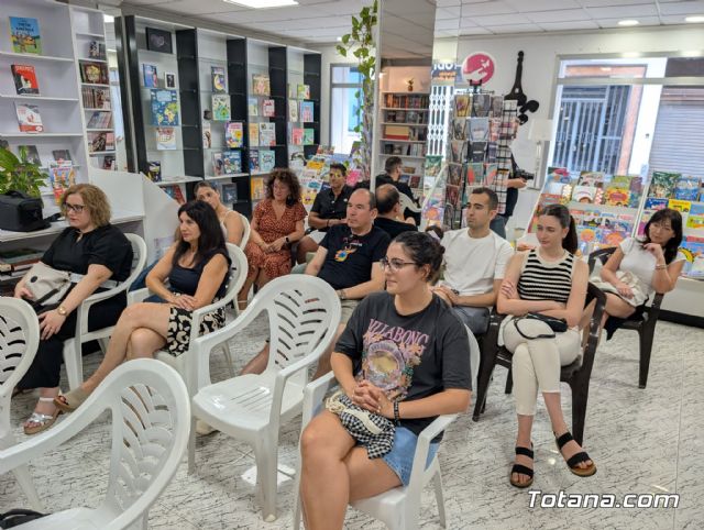 Eloy Cern presenta en Totana sus libros Pnica granatum y Dimocarpus longan - 16