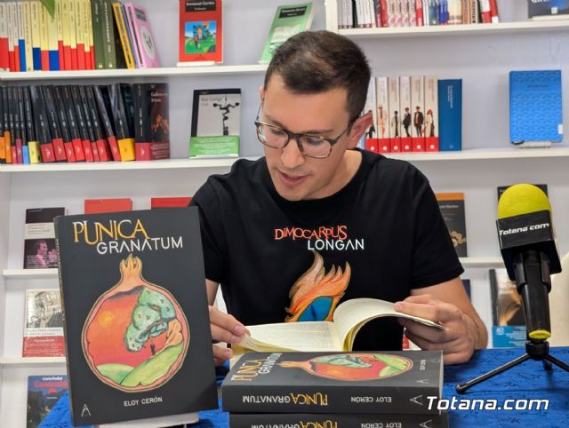 Eloy Cern presenta en Totana sus libros Pnica granatum y Dimocarpus longan - 17