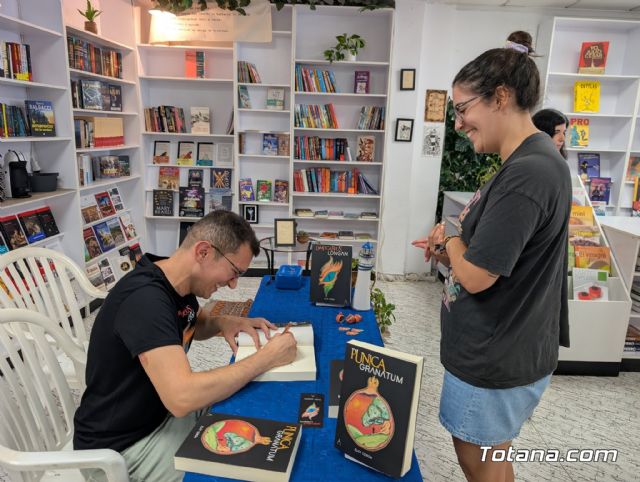 Eloy Cern presenta en Totana sus libros Pnica granatum y Dimocarpus longan - 24