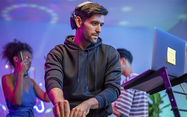 Formación Universitaria reafirma su liderazgo con la preparación del FP Preparatorio de Técnico Medio en Vídeo Disc-Jockey y Sonido - 1, Foto 1