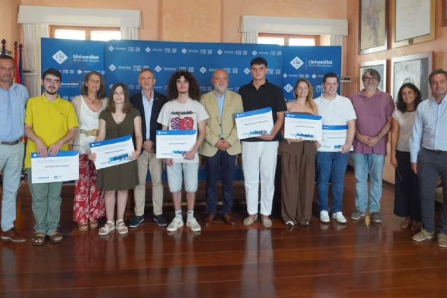 Acto de entrega de los premios 3digits 2025 en Ingeniería Informática de la UIB - 1, Foto 1