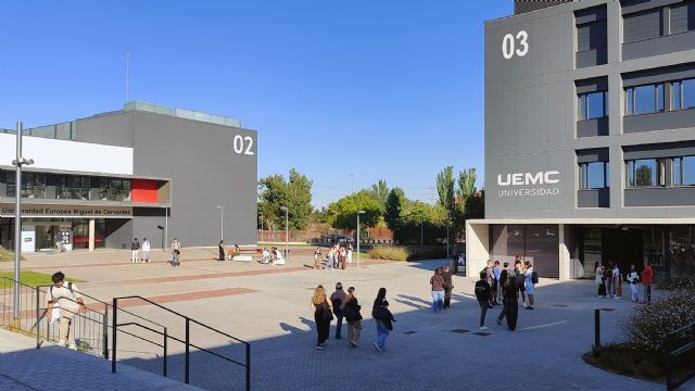Cerca de 2.500 estudiantes presenciales estrenan el renovado Campus UEMC - 1, Foto 1