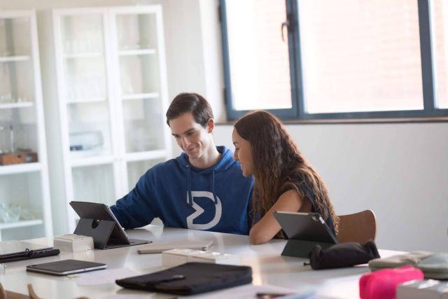 Cómo evitar los errores más comunes al preparar oposiciones con apoyo de una academia especializada - 1, Foto 1