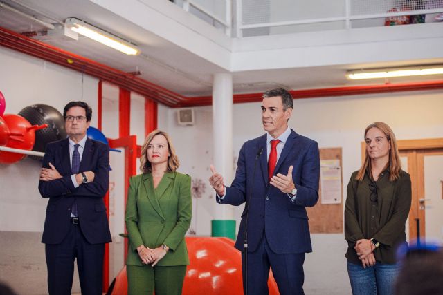 Pedro Sánchez anuncia que se reducirán por ley las horas lectivas del profesorado y se rebajarán las ratios - 1, Foto 1