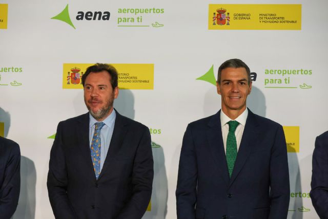 Puente asegura que la propuesta de inversiones en aeropuertos acomodará las infraestructuras al récord previsto de pasajeros - 1, Foto 1