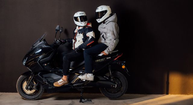 Velca agita el mercado de las motos eléctricas y entra en los segmentos naked y maxiscooter - 1, Foto 1