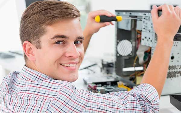 Formación Universitaria lidera la preparación para el FP de Técnico Medio en Sistemas Microinformáticos y Redes - 1, Foto 1