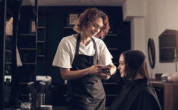 La institución académica Formación Universitaria lidera la preparación para el Técnico Medio en Peluquería y Cosmética Capilar - 1, Foto 1
