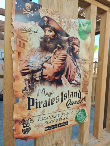 Uno de los carteles del juego Magic Pirates Island Quest repartidos por el resort - 1, Foto 1