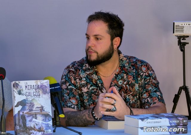 Hctor Bastida presenta 