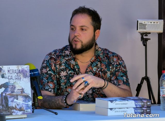 Hctor Bastida presenta 