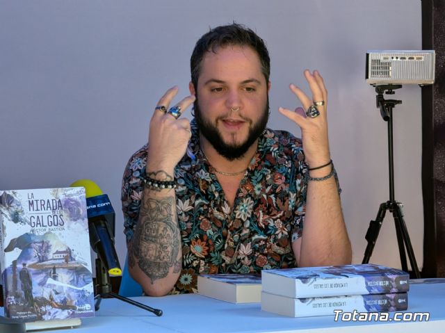 Hctor Bastida presenta 