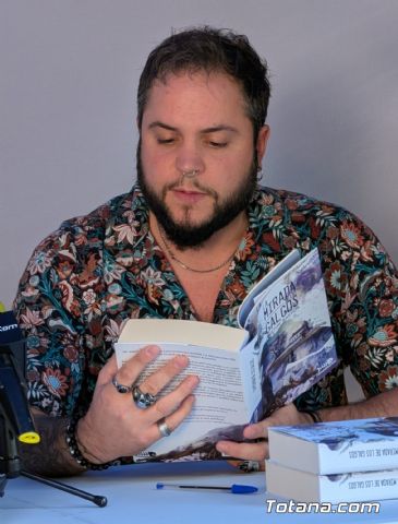 Hctor Bastida presenta 