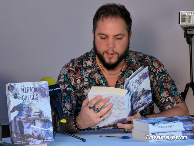 Hctor Bastida presenta 