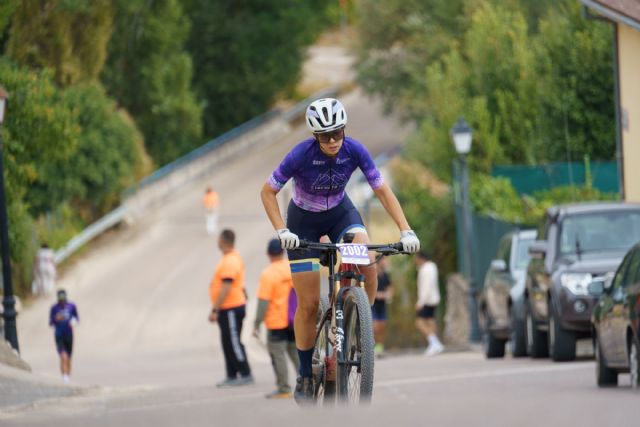 Youssef Issmaili y Beatriz Martínez estrenan el palmarés de Auñón y se proclaman matemáticamente campeones del XII Circuito Provincial MTB - 1, Foto 1