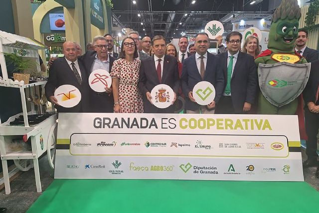 Luis Planas destaca el liderazgo mundial del sector hortofrutícola español gracias a su compromiso con la sostenibilidad y la innovación - 1, Foto 1