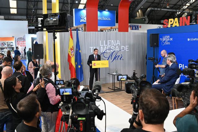 Luis Planas subraya el compromiso del sector pesquero con la sostenibilidad y su contribución esencial al abastecimiento global de alimentos - 1, Foto 1