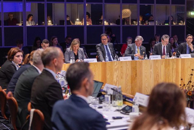 Óscar López defiende avanzar más rápido en la UE para proteger a los menores en el entorno digital - 1, Foto 1