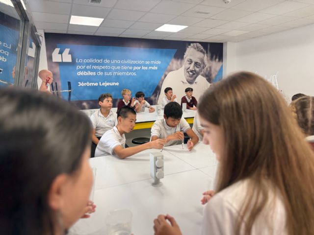 Educar en el tiempo libre: una propuesta innovadora y bien acogida en el Colegio Juan Pablo II de Parla - 1, Foto 1