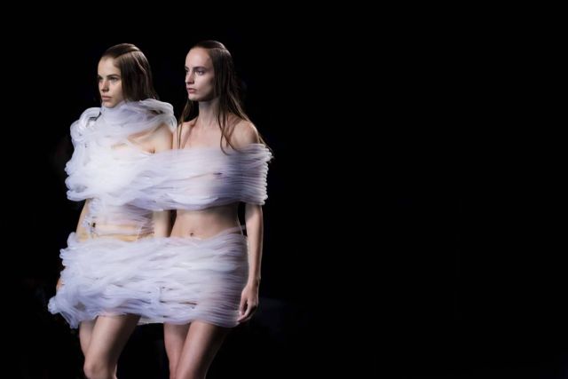 El lenguaje de la moda experimental toma forma en Buj Studio con piezas que exploran el cuerpo y el espacio - 1, Foto 1