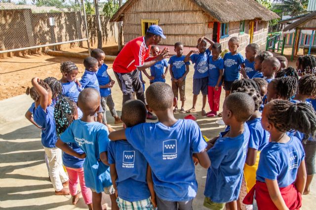 Primer torneo de pádel solidario y evento defamilias de la Fundación Khanimambo - 1, Foto 1