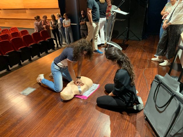 El Ayuntamiento impulsa un curso de formacin en el uso de desfibriladores y reanimacin cardiopulmonar para empleados municipales, Foto 1