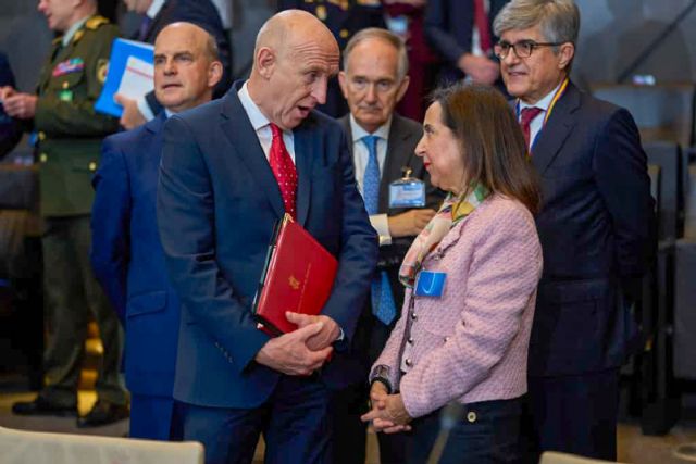 Robles sostiene que no puede haber dudas del compromiso de España con la OTAN y con la defensa de la paz en Ucrania - 1, Foto 1