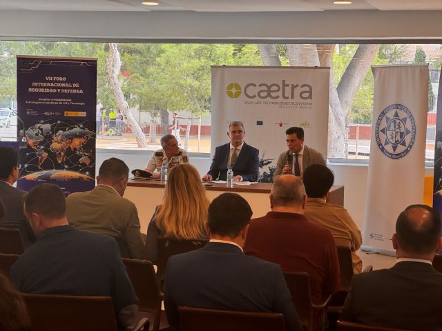 El alcalde, José Miguel Luengo, clausura en San Javier el VII Foro Internacional de Seguridad y Defensa - 1, Foto 1