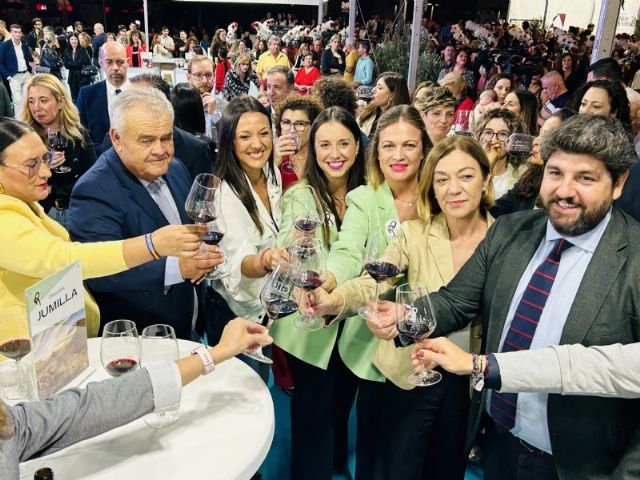Inauguran la II Feria de Turismo de Interior de la Regin de Murcia, que cuenta con la participacin de 19 municipios que pondrn en valor sus principales bondades y atractivos, Foto 1