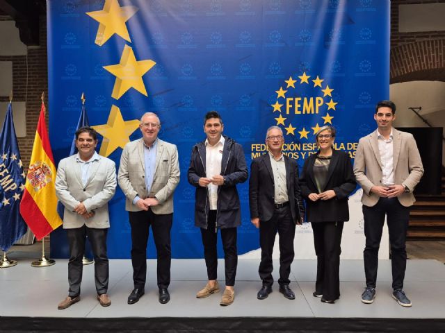 El concejal de Juventud de Mula participa en la Comisión de Consumo de la FEMP celebrada en Madrid - 1, Foto 1