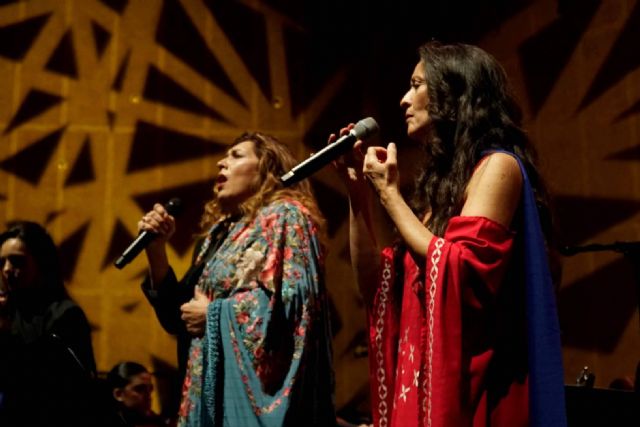 FLOATING IN THE AIR, PEACE IN OUR HANDS una Sinfonía por la Paz - 1, Foto 1