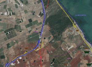 Servicios de emergencia han rescatado, atendido y trasladado al hospital a la conductora de un turismo accidentado en AP-7, Cartagena - 1, Foto 1