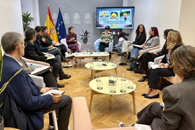 Rego anuncia una norma para regular el ´sharenting´: Vamos a proteger la identidad digital de los niños y las niñas - 1, Foto 1