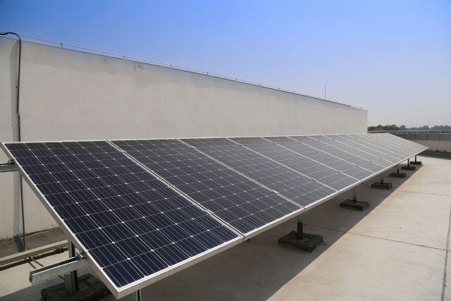 Instalar placas solares en el tejado: seguridad, ahorro y sostenibilidad garantizados por Solar360 - 1, Foto 1