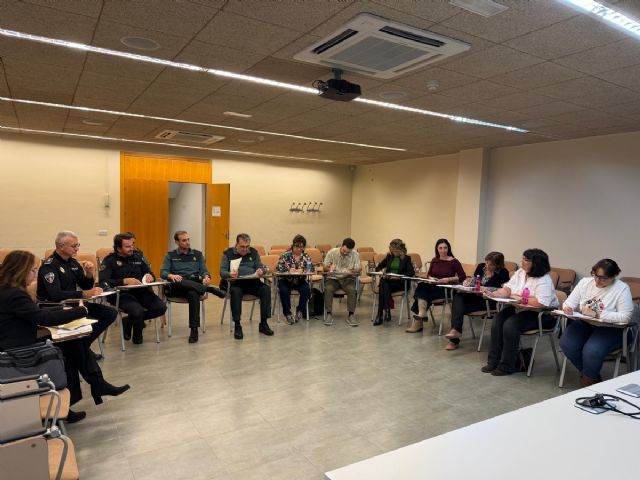 Instituciones locales de Alhama evalan las actuaciones policiales en materia de violencia de gnero, Foto 1