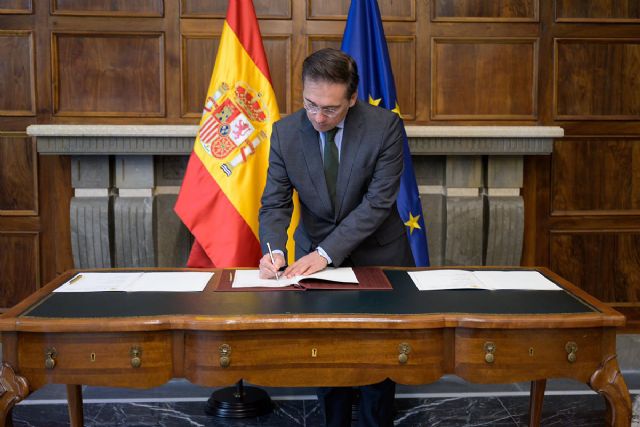 Albares acuerda con el sector jurídico impulsar el arbitraje internacional en español