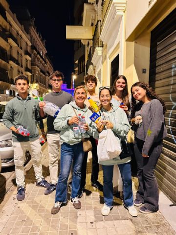 El proyecto “Cristo de la Calle” reúne a decenas de jóvenes en un encuentro solidario por las calles de Valencia - 1, Foto 1