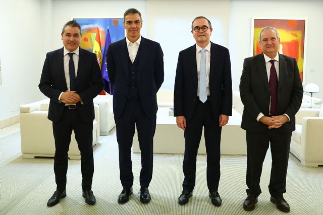 El presidente del Gobierno aborda con el nuevo CEO del Grupo Renault el decidido apoyo del Ejecutivo a la industria del automóvil y los retos del sector - 1, Foto 1