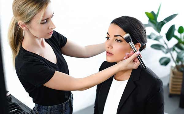 La institución Formación Universitaria potencia el FP de Técnico Superior en Asesoría de Imagen Personal y Corporativa - 1, Foto 1