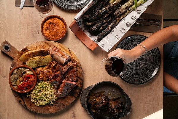 Mamut Beach Club ofrece un menú con calçots ilimitados y alcachofas procedentes del Parc Agrari del Baix Llobregat - 1, Foto 1