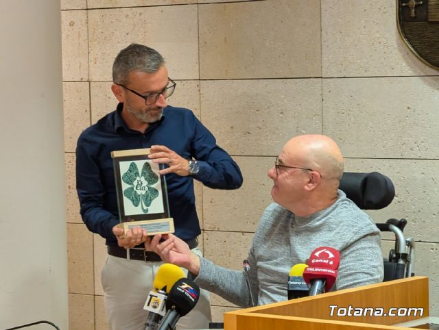 Totana se vuelca con la ELA y entrega un cheque de 7.647,15 euros tras un histrico partido benfico - 10