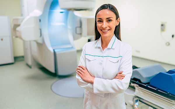 Formación Universitaria impulsa la preparación para obtener el Título Oficial de Técnico Superior en Radioterapia y Dosimetría - 1, Foto 1