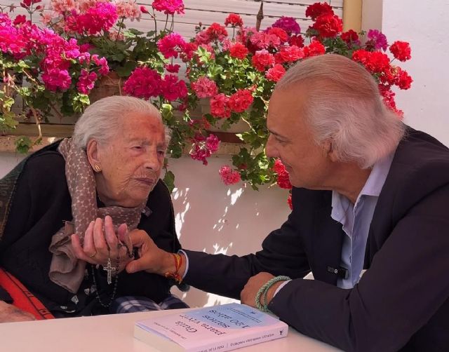Teresa Fernández, con 112 años, se convierte en la más longeva de España, arropada por el doctor de la Peña - 1, Foto 1