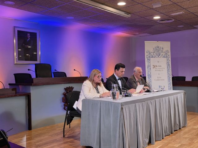 Inocencio Arias valoró anoche el papel histórico de la monarquía en la proyección exterior de España - 1, Foto 1