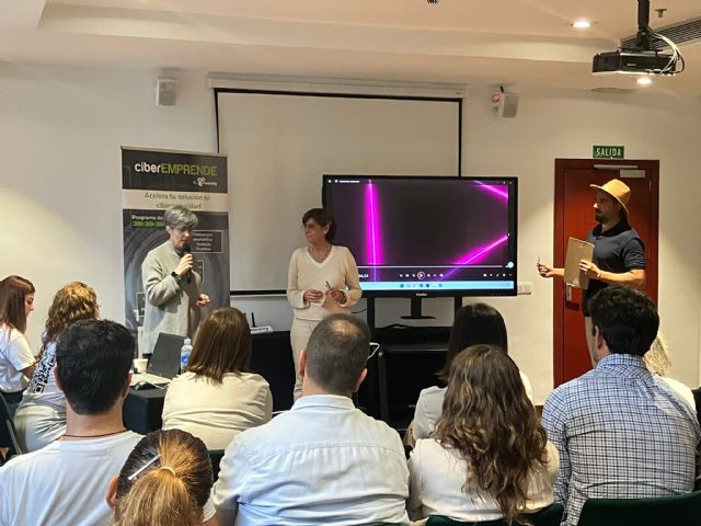 TeamWorkz y English for Us, bicampeones de CiberEmprende en Canarias - 1, Foto 1