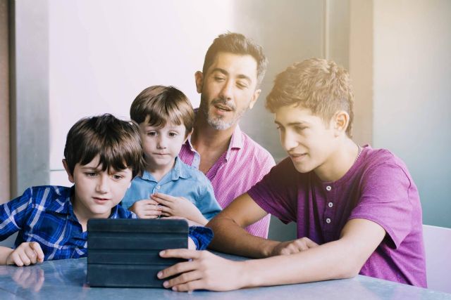 Ciberseguridad familiar o cómo enseñar a los hijos a proteger su dinero online con responsabilidad - 1, Foto 1