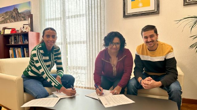 Firma de un convenio de colaboración entre el Ayuntamiento y la Asociación de Comerciantes - 1, Foto 1